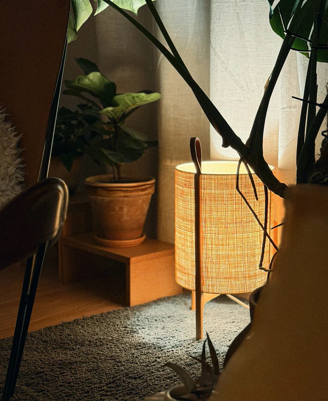 Ambiente cálido y sobrio de conversación profesional